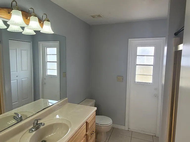 324 Clearwater Ln — Photo 7