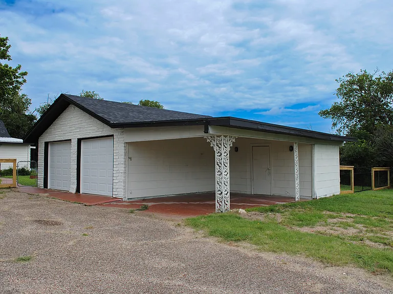11101 China Spring Rd — Photo 4