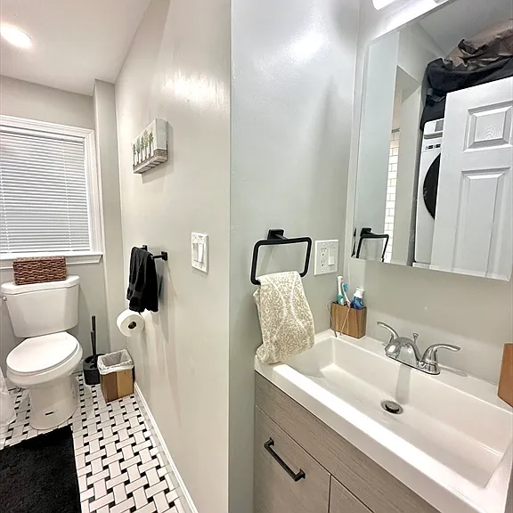 249 Everett St #2 — Photo 9