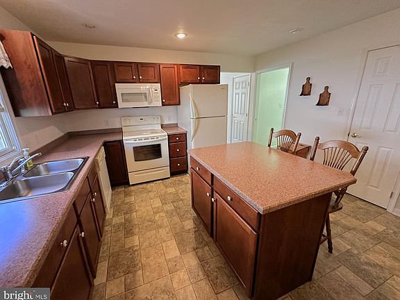 5th image of 525 Parkview Ln #113