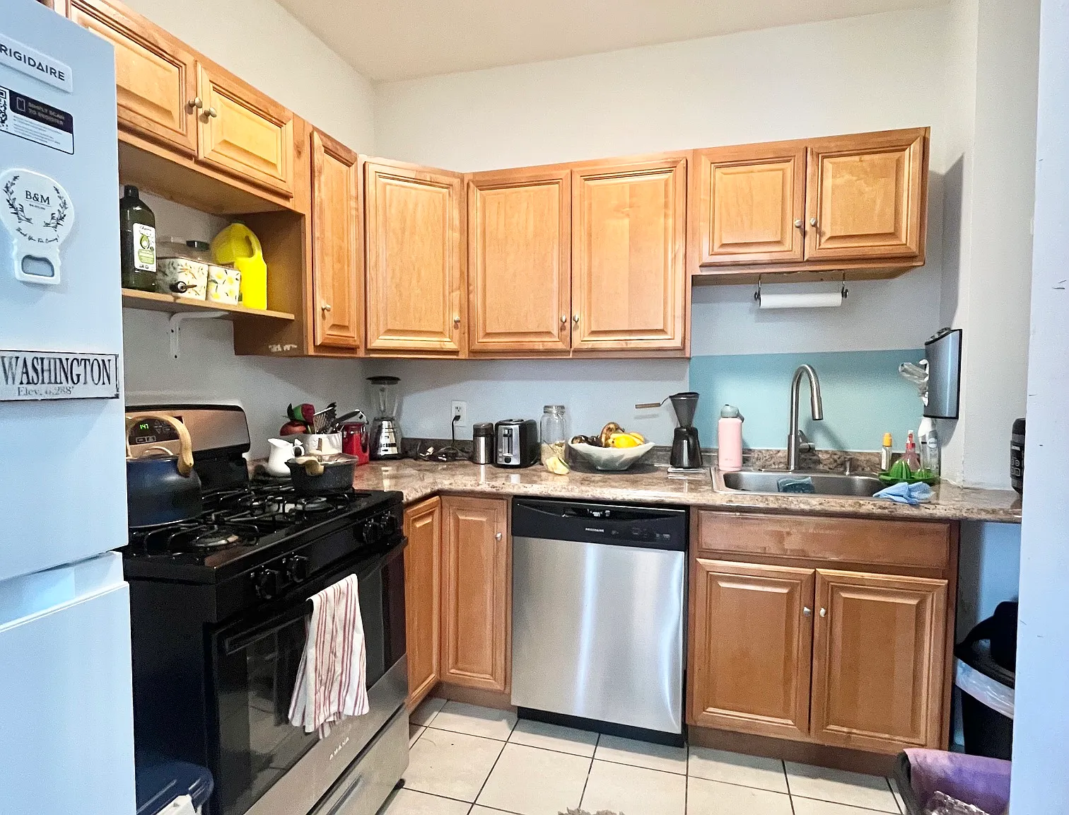 3 bed, 9999 sqft, $3,000 — Photo 1