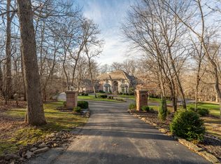 2907 S Ridgewood Lane, Springfield, MO 65809