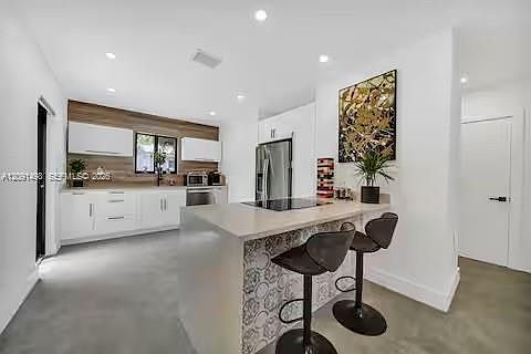 4th image of 315 NW 40th St