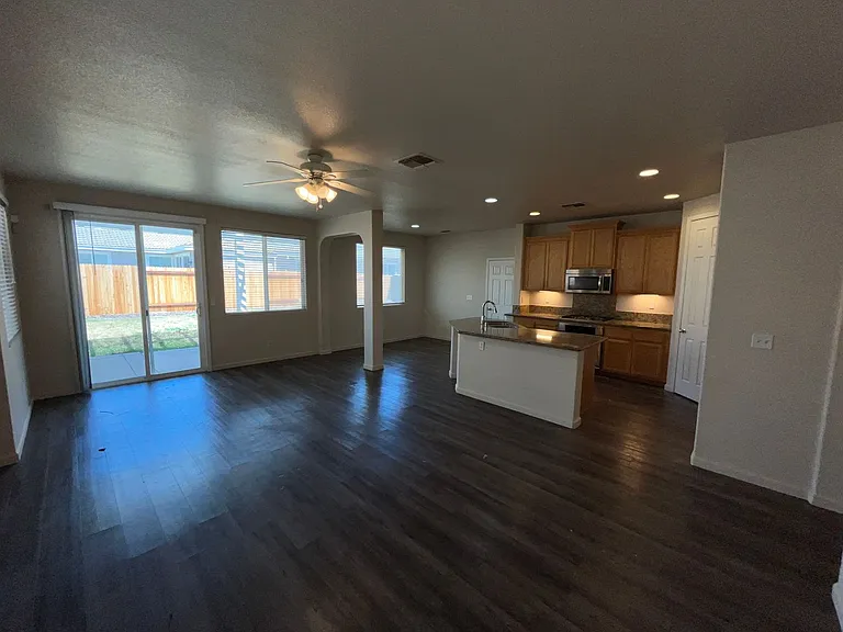9409 Silver Bridle Way — Photo 18