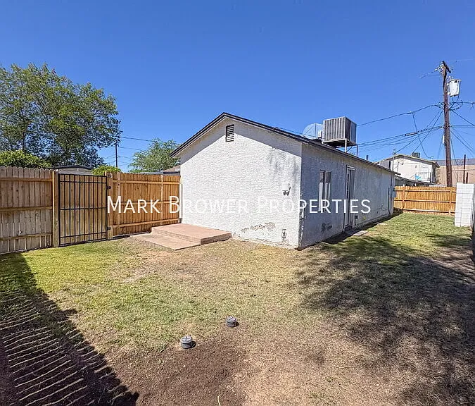 1936 E Yale St #C — Photo 12