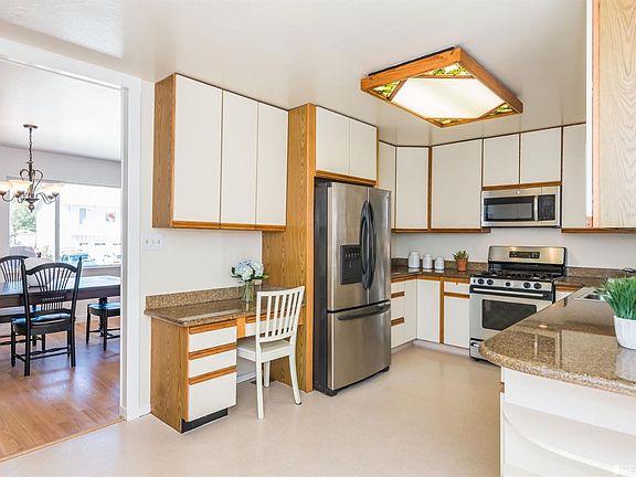 4th image of 1106 Rainier Ave