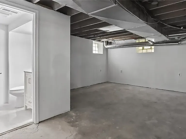 512 Marion Ave — Photo 13