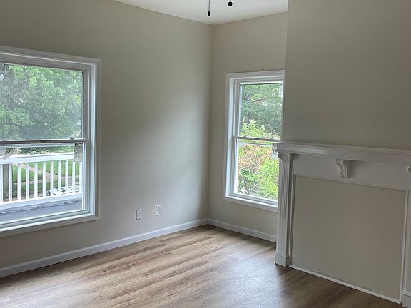 3rd image of 70 Lemoyne Ave APT 5