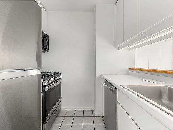 3rd image of 295 Greenwich St APT 5N