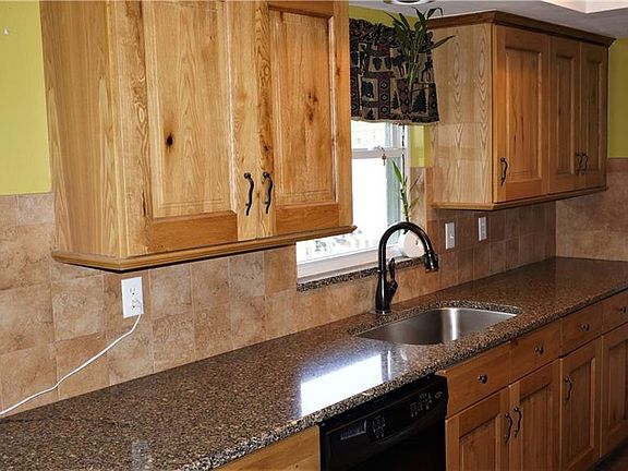 5th image of 2822 Banyan Ln