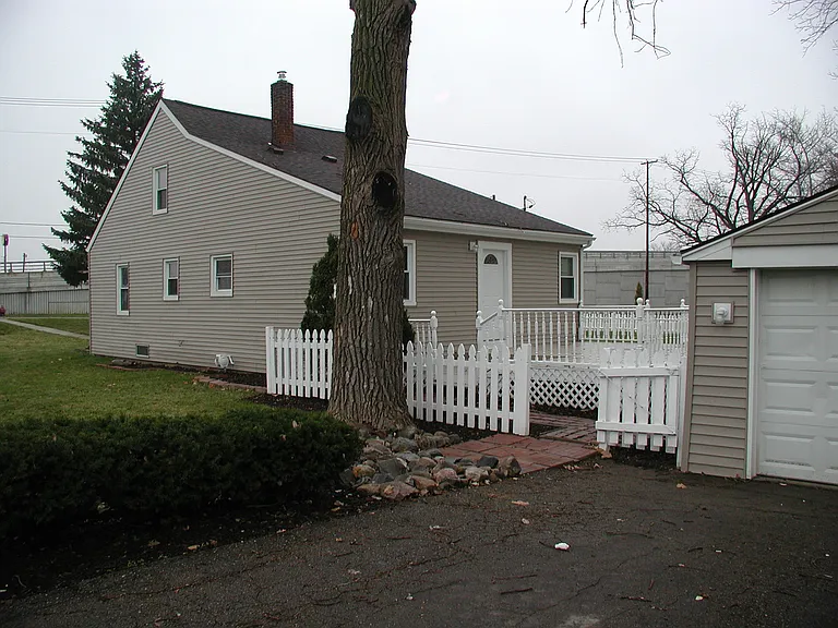 44179 Old Grand Riv W — Photo 3