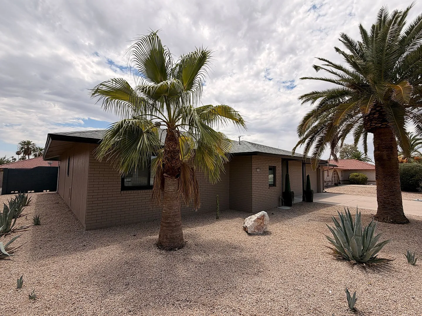 2 bed, 3.0 bath, 1906 sqft, $1,999 — Photo 2