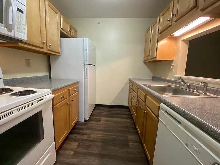 Sunset Ridge Apartments — Photo 37