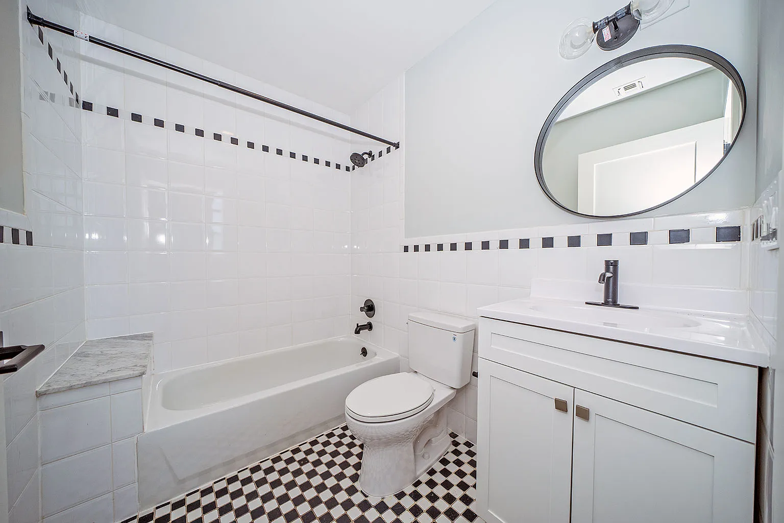 470 Pulaski St — Photo 3
