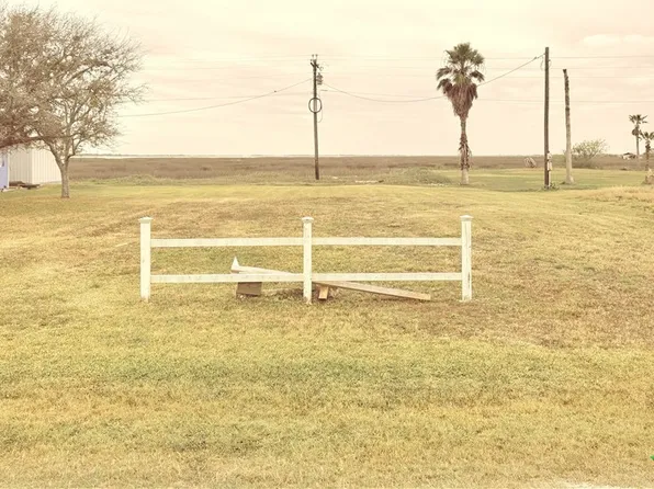 1116 S Ocean Dr, Port Lavaca, TX 77979