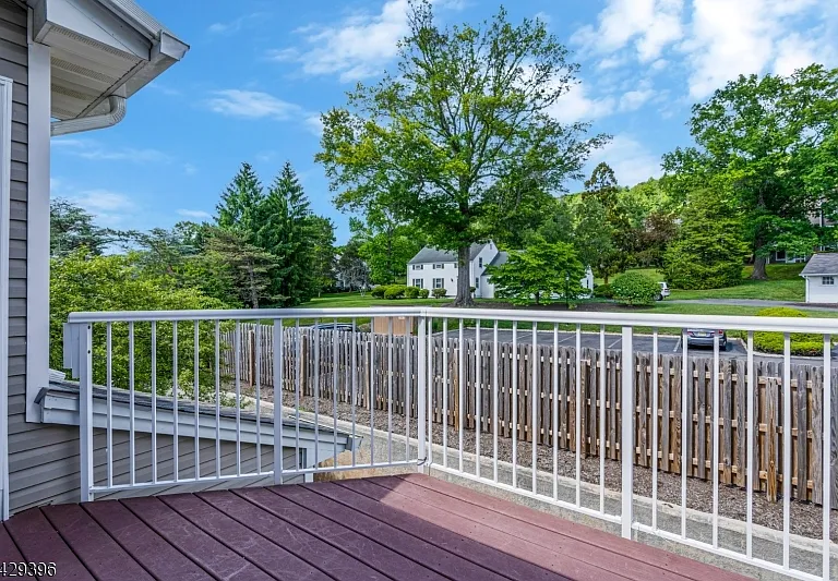 44 Spruce Ct — Photo 3