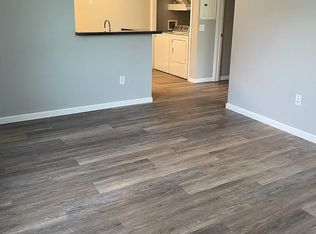 606 Pebble Place Dr APT B, Delaware, OH
