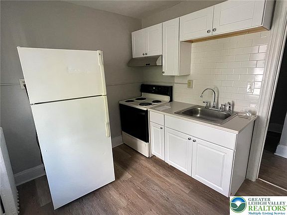 4th image of 650 N New St Unit 6