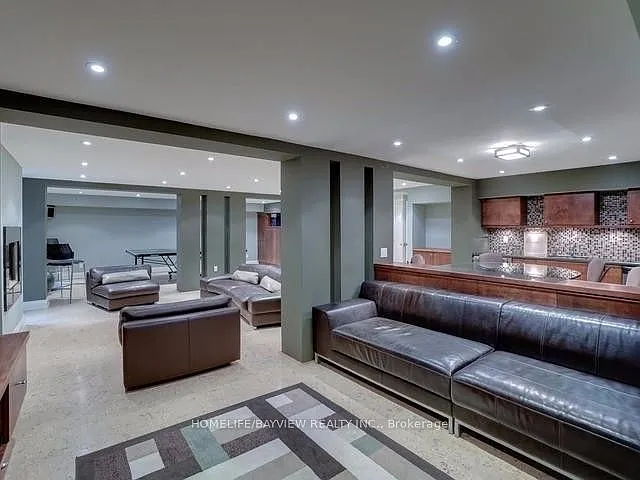 45 Aldershot Cres — Photo 14