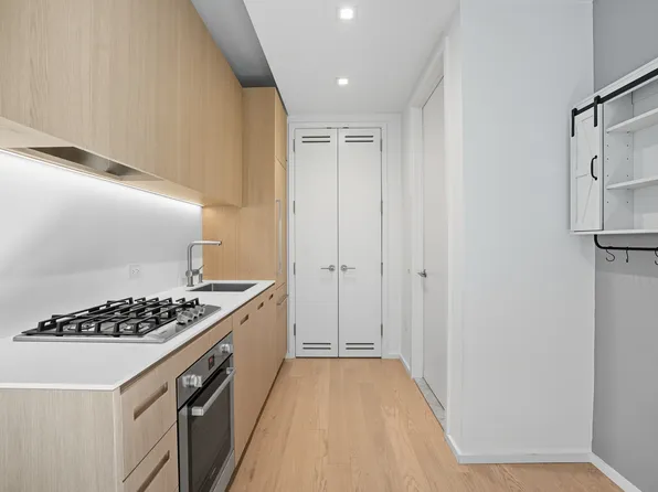 98 Front Street image 3 of 8