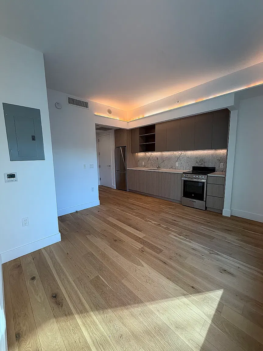 12 Rockwell Pl — Photo 1