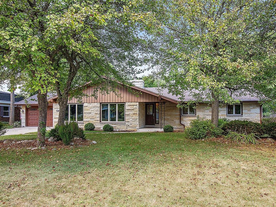 1st image of 2120 W Woodbury Ln