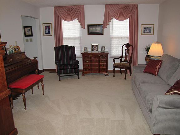 4th image of 455 Calloway Dr