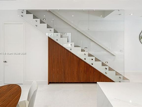 5th image of 2992 Coconut Ave #0