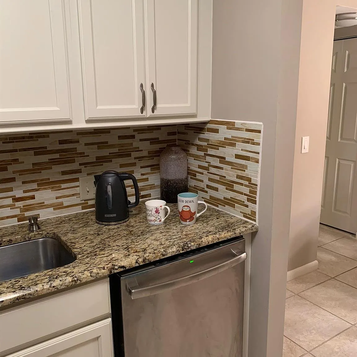 1 bed, 1.5 bath, 702 sqft, $1,550 — Photo 3