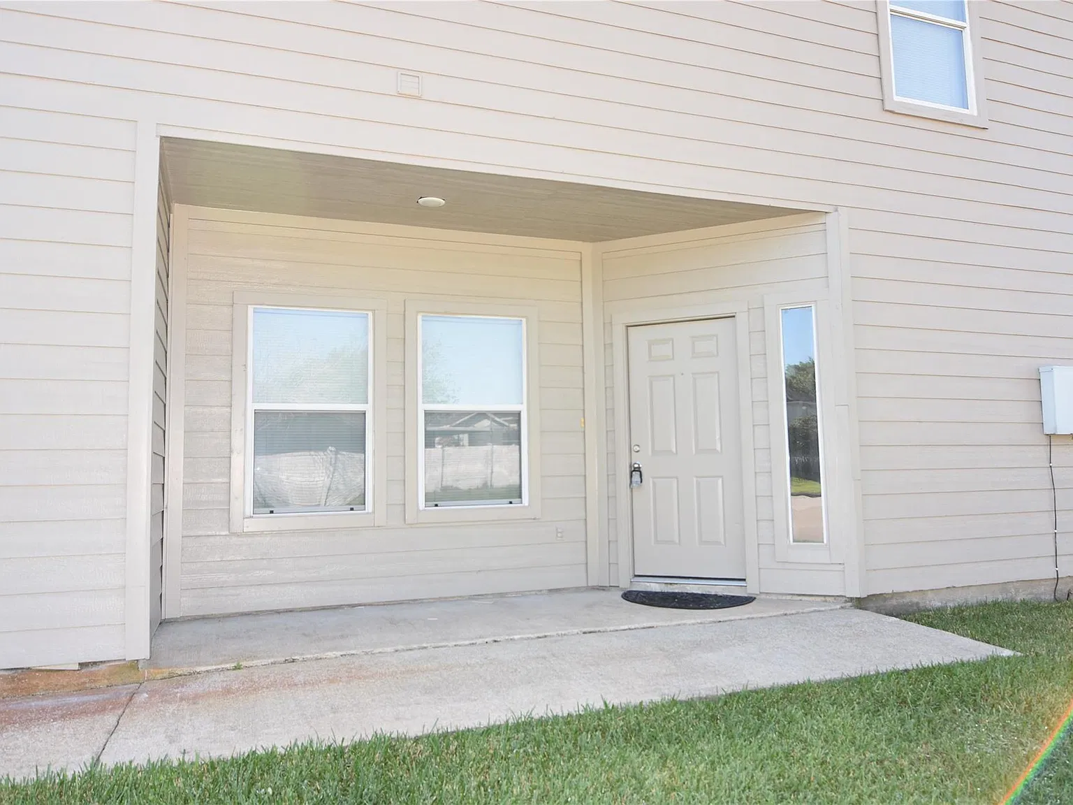 3 bed, 2.5 bath, 1945 sqft, $1,850 — Photo 2