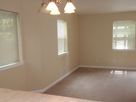 4th image of 2736 Rossiter Ln