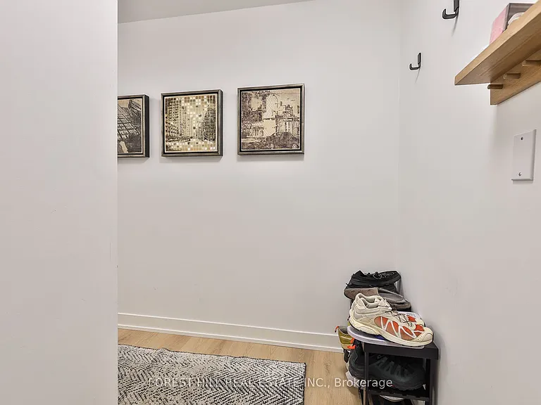 95 Bathurst St #522 — Photo 2