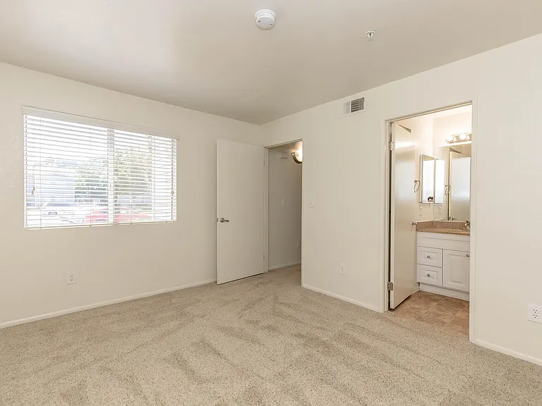 Cambridge Village Apartments — Photo 40