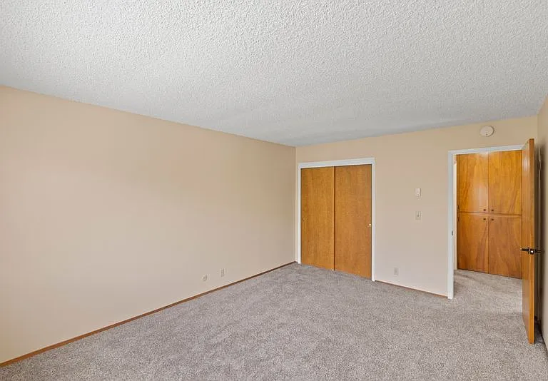 Park Plaza Apartments — Photo 18