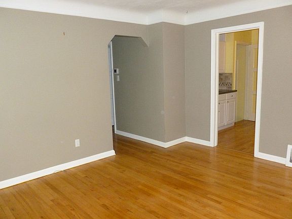 5th image of 4296 Buckingham Ave
