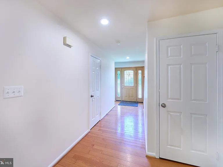 8508 Silverdale Rd — Photo 24