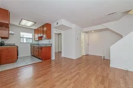 3 bed, 890 sqft, $3,500 — Photo 2