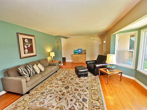 4th image of 604 W Rosewood Ct
