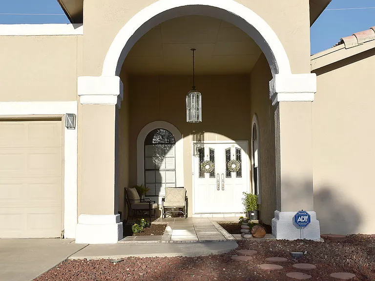 824 Via Descanso Ln — Photo 2