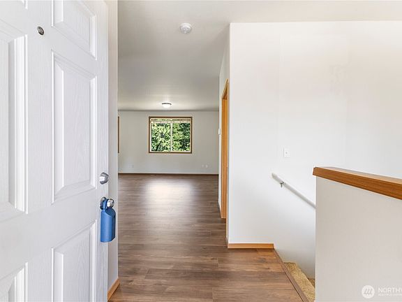5th image of 21920 Promontory Court SE