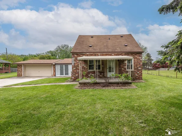 22933 Monterey Dr, Woodhaven, MI 48183