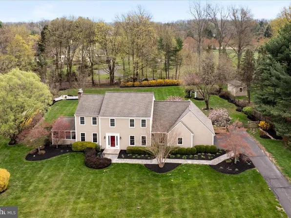 5693 Cottageville Ln, Doylestown, PA 18902