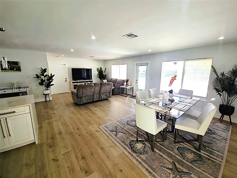 1430 NE 53rd Ct — Photo 5