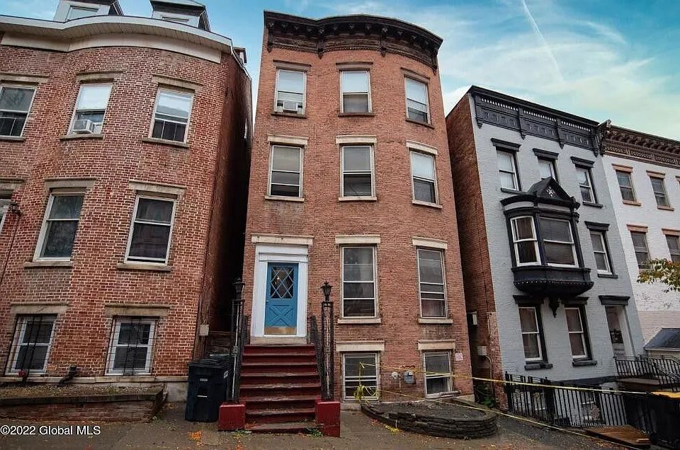 81 Columbia St #6
