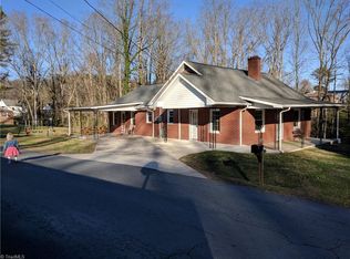 237 Byerly St, Mount Airy, NC 27030