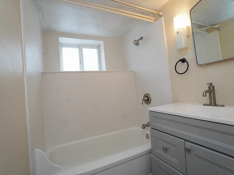 2506 W Woodlawn Ave #4 — Photo 3