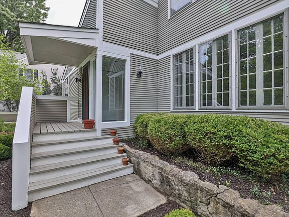 3rd image of 730 Brooks Ave