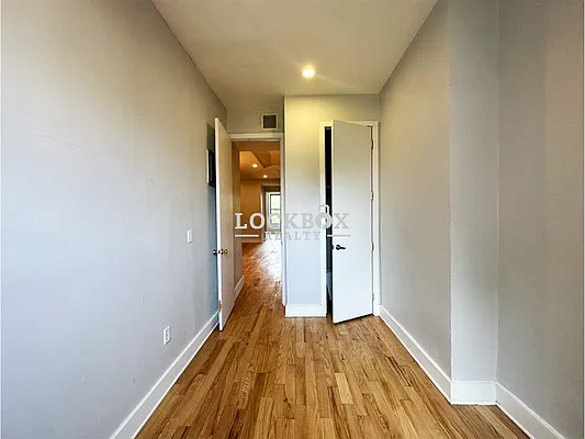 Rented by Lockbox Realty | media 11