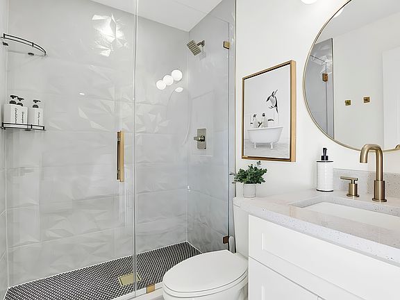 2nd image of 2905 W Collins St #2