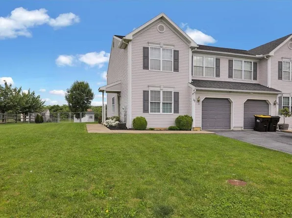 37 N Calais Dr, Reading, PA 19605